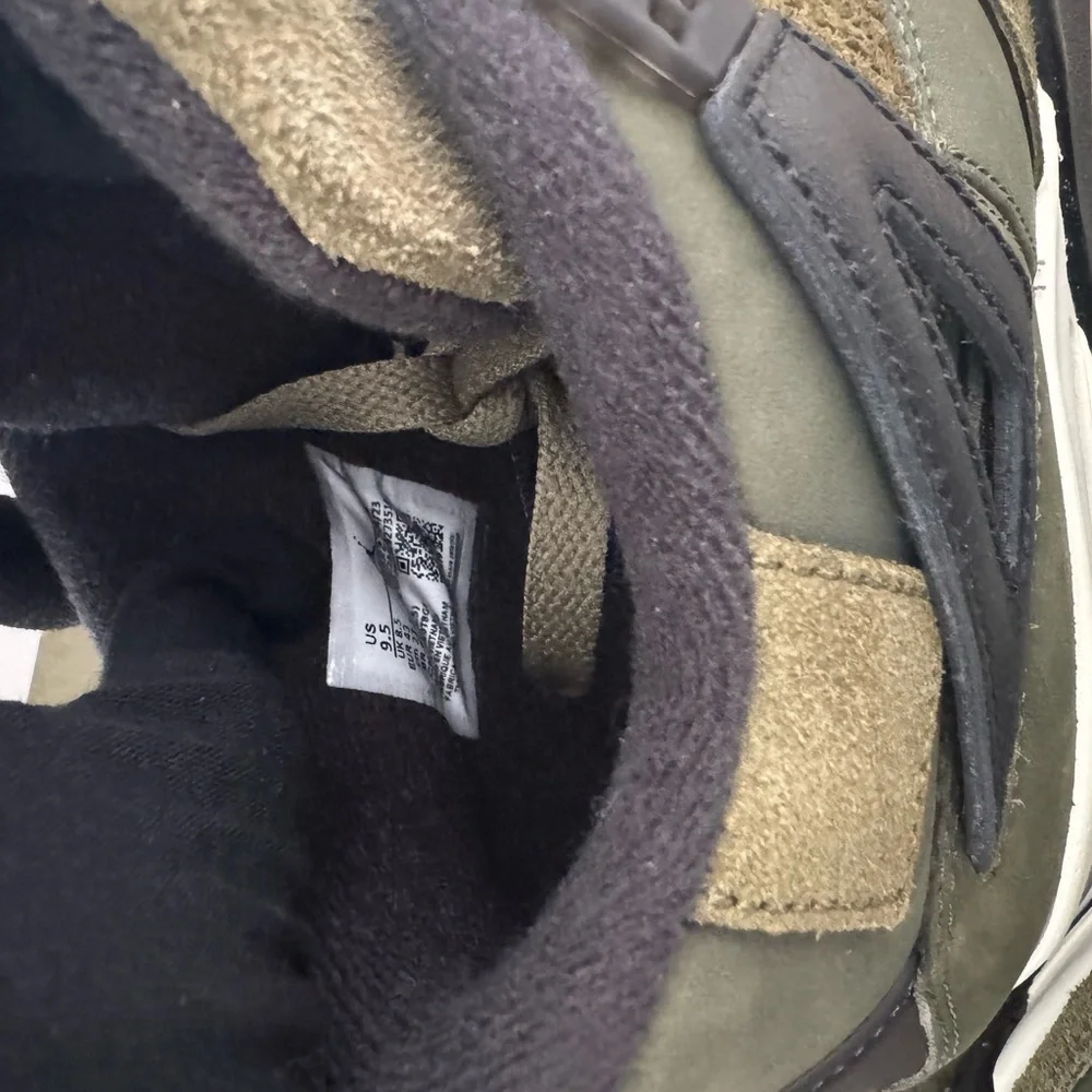 Air Jordan 4 Retro Olive and Black Sneakers | Never Worn | FB9927 200